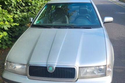 Skoda Octavia 183.000 km 1.300 &euro; Krombach 63829