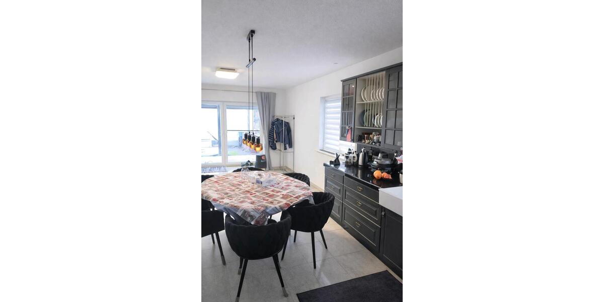 Etagenwohnung Schwalbach am Taunus - 5 Zimmer, 130 m&sup2;, 2.400&euro; | Angebot:25835029