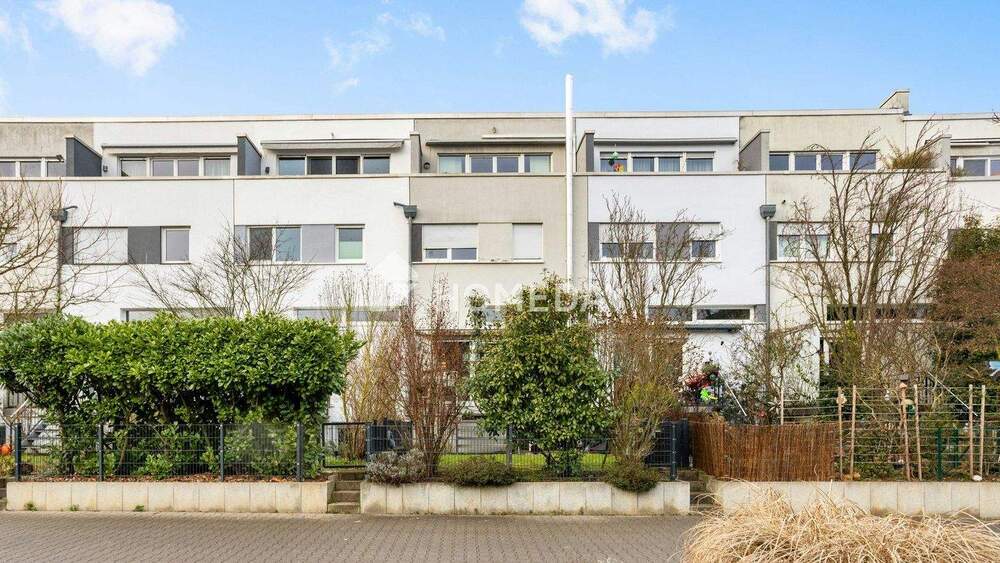 Reihenmittelhaus Frankfurt am Main Niederursel - 6 Zimmer, 166 m&sup2;, 989.000&euro; | Angebot:25708480