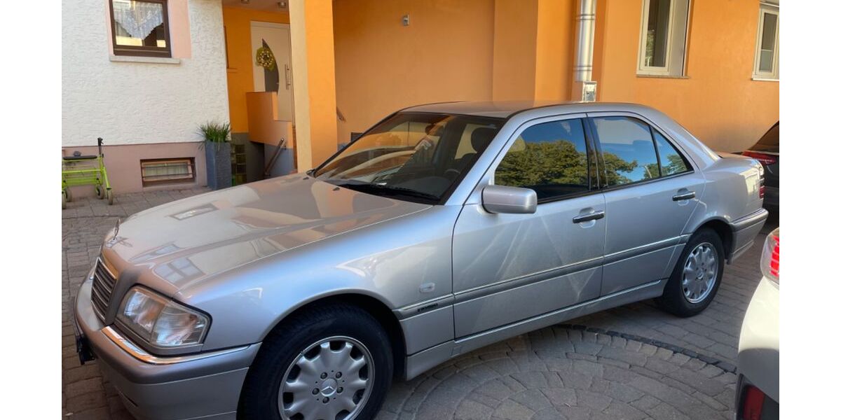 Mercedes-Benz C 240 99.000 km 11.111 &euro; Frankfurt 60313