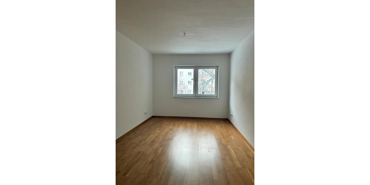 Etagenwohnung Frankfurt am Main Mitte-Nord - 2 Zimmer, 84 m&sup2;, 1.550&euro; | Angebot:24418134