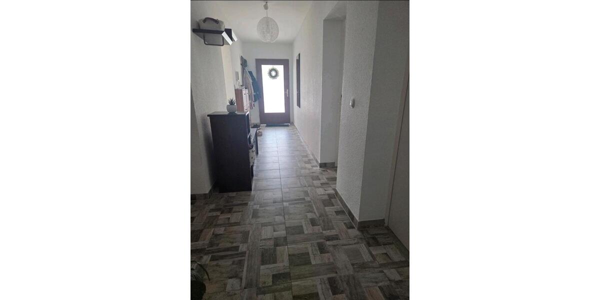 Erdgeschoßwohnung Rosbach vor der Höhe - 3 Zimmer, 90 m&sup2;, 1.000&euro; | Angebot:25902149