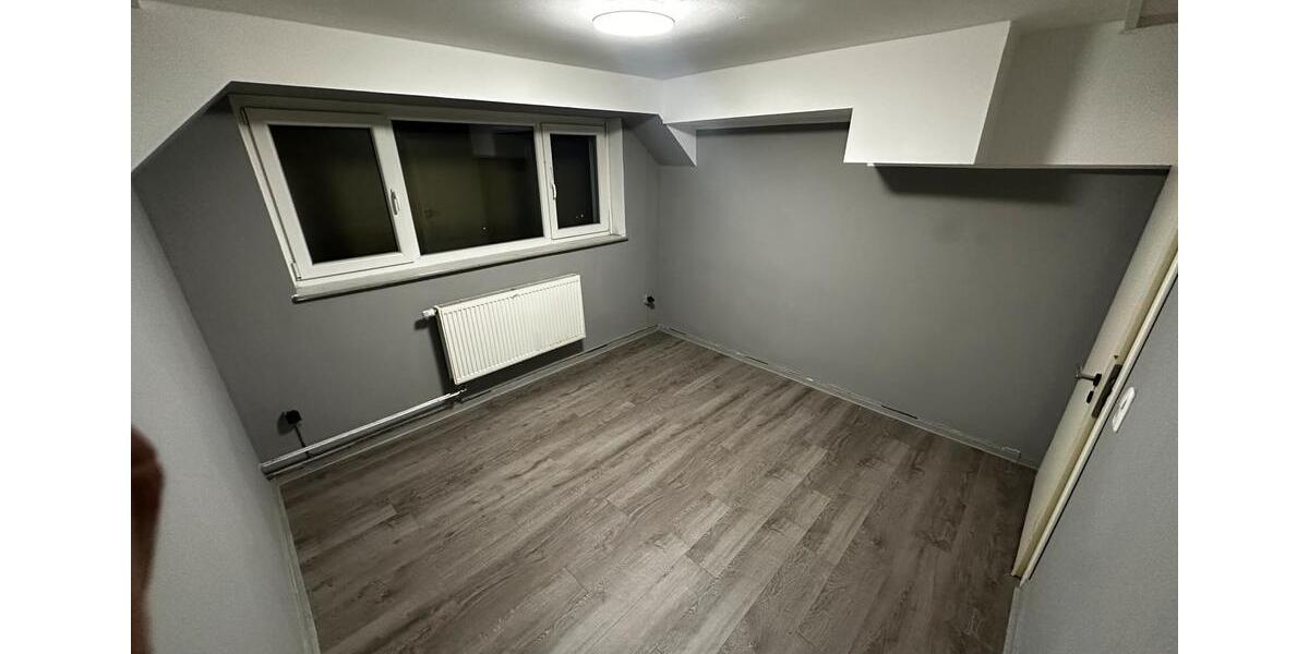 Etagenwohnung Frankfurt am Main Niederrad - 5 Zimmer, 135 m&sup2;, 2.200&euro; | Angebot:25947894