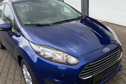 Ford Fiesta TÜV PDC vorne und hinten 154.987 km 3.599 &euro; Frankfurt 60386
