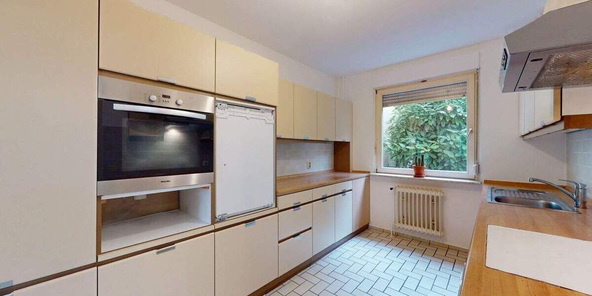 Reihenmittelhaus Frankfurt am Main Niederursel - 4 Zimmer, 125 m&sup2;, 680.000&euro; | Angebot:25815007
