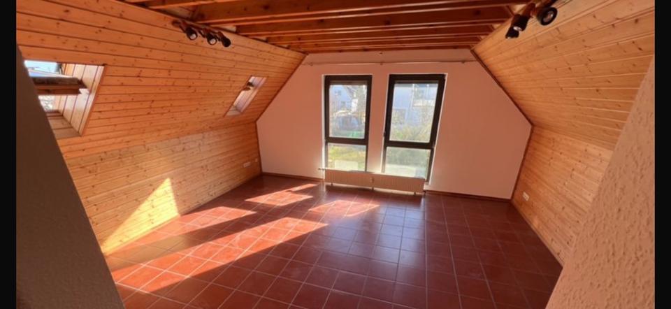 Dachgeschoßwohnung Obertshausen - 4 Zimmer, 90 m&sup2;, 1.400&euro; | Angebot:26367343