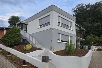 Haus Schöneck - 6 Zimmer, 216 m&sup2;, 3.000&euro; | Angebot:27728362