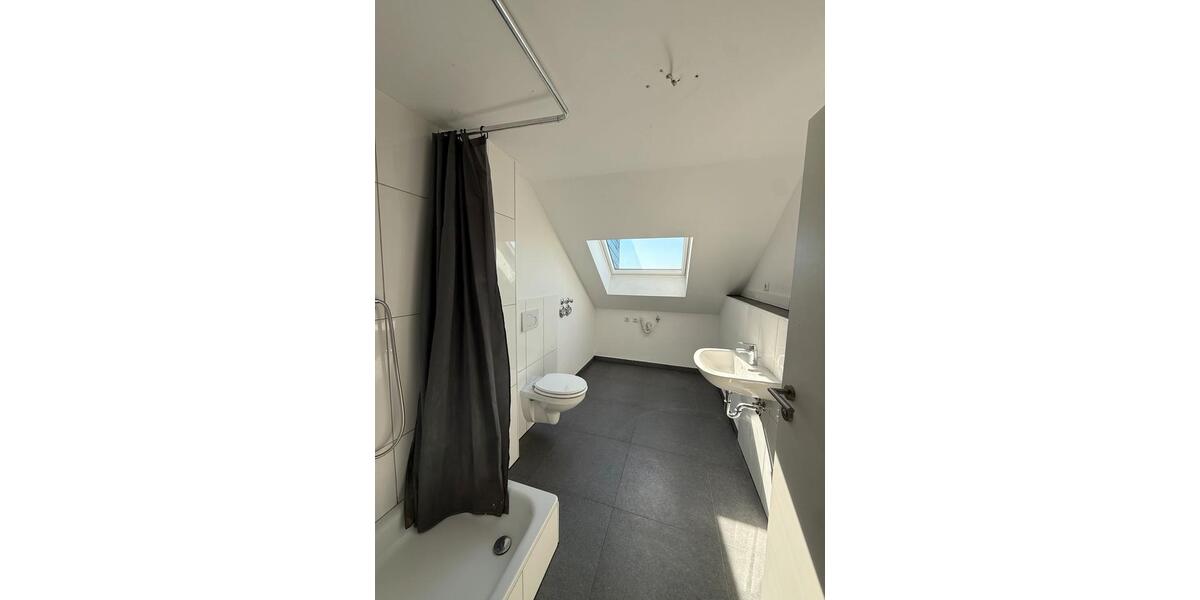 Dachgeschoßwohnung Hanau - 2 Zimmer, 91 m&sup2;, 1.050&euro; | Angebot:26383301