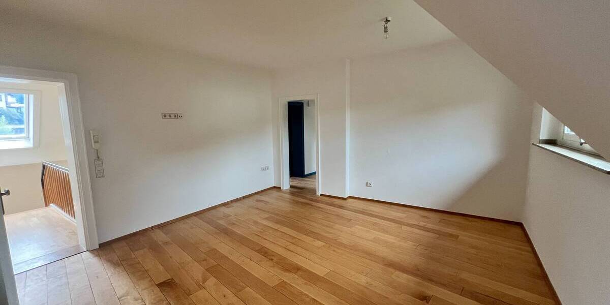 Etagenwohnung Biebergemünd Kassel - 5 Zimmer, 150 m&sup2;, 1.250&euro; | Angebot:25776057