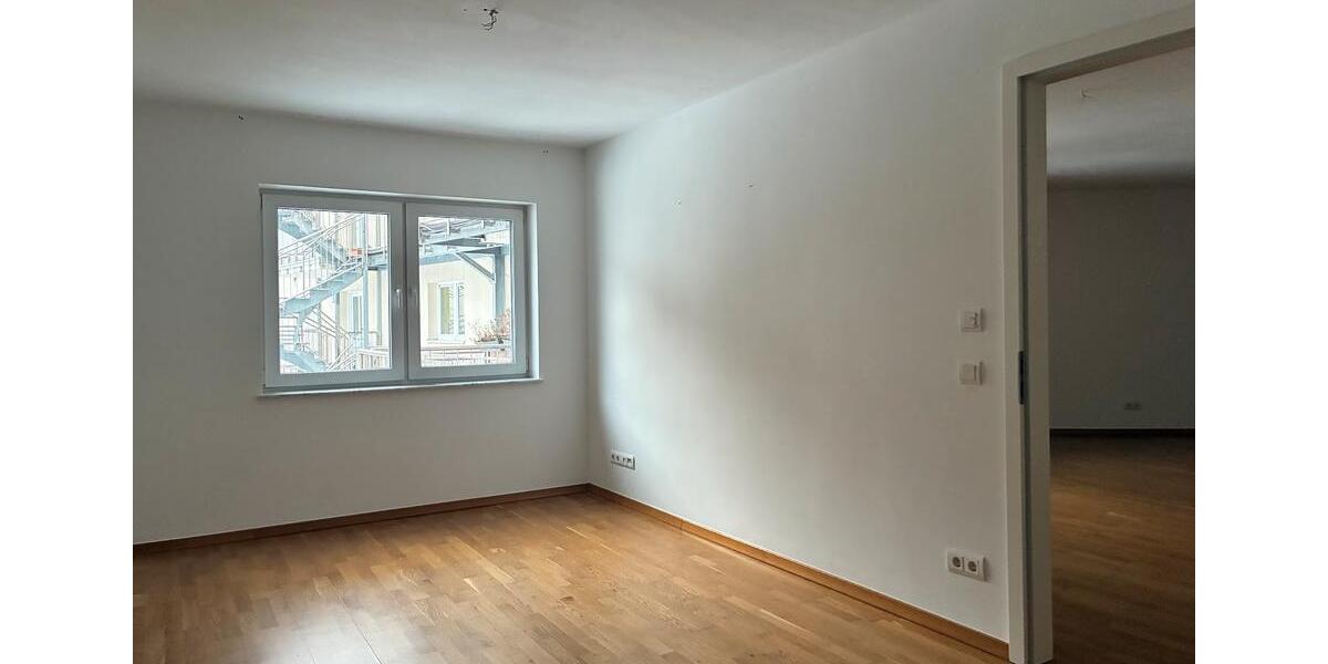 Etagenwohnung Frankfurt am Main Mitte-Nord - 2 Zimmer, 84 m&sup2;, 1.550&euro; | Angebot:24436008