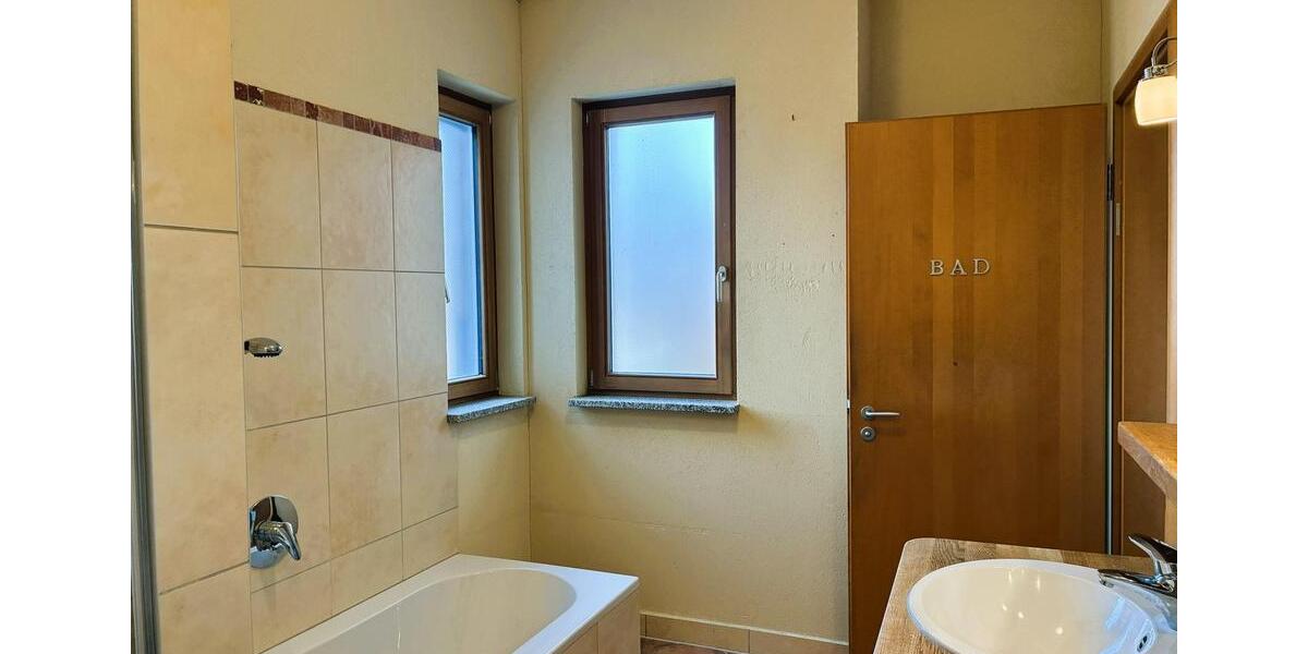 Einfamilienhaus Groß-Umstadt Umstadt - 9 Zimmer, 220 m&sup2;, 3.000&euro; | Angebot:25415646