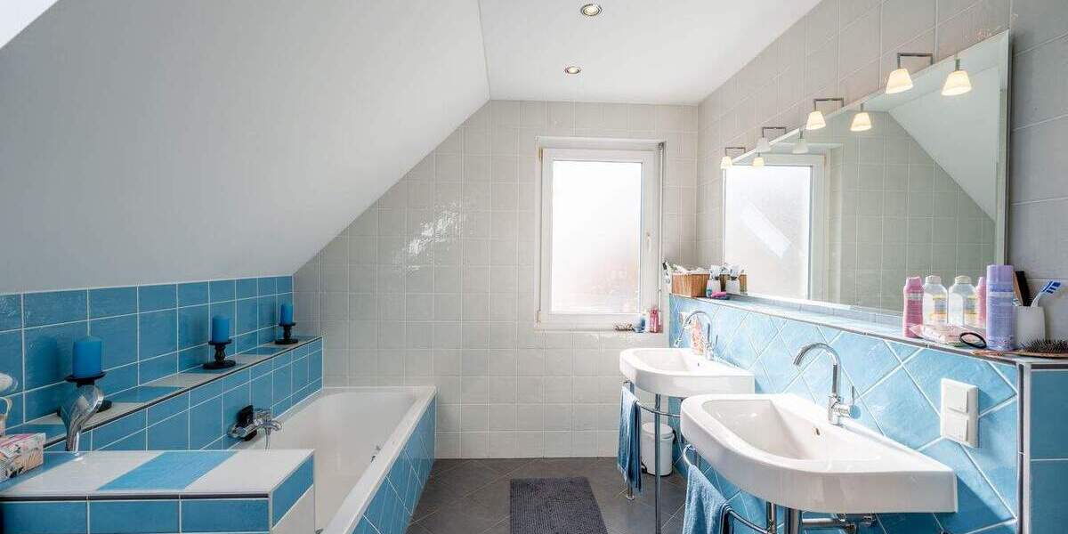 Einfamilienhaus Frankfurt am Main Harheim - 9 Zimmer, 259 m&sup2;, 1.250.000&euro; | Angebot:25772138