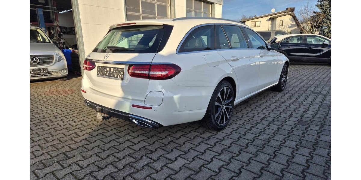 Mercedes-Benz E 300 e T Avantgarde AHK, LED, Rückfahrkamera, App 55.700 km 28.590 &euro; Rodgau 63110