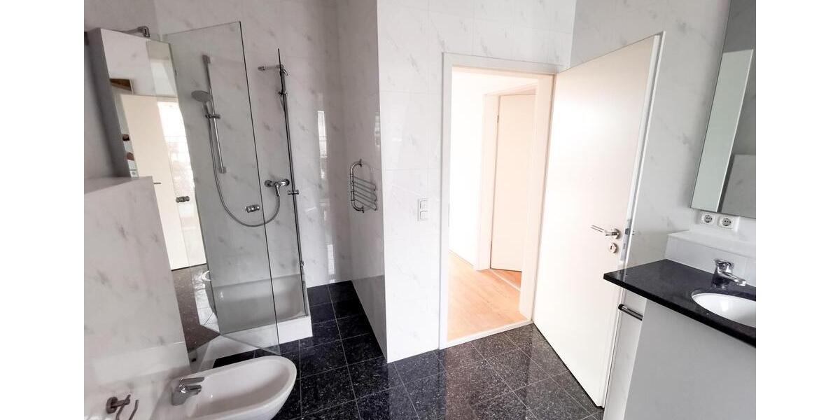 Maisonettenwohnung Frankfurt am Main Niederrad - 5 Zimmer, 157 m&sup2;, 2.400&euro; | Angebot:25777517