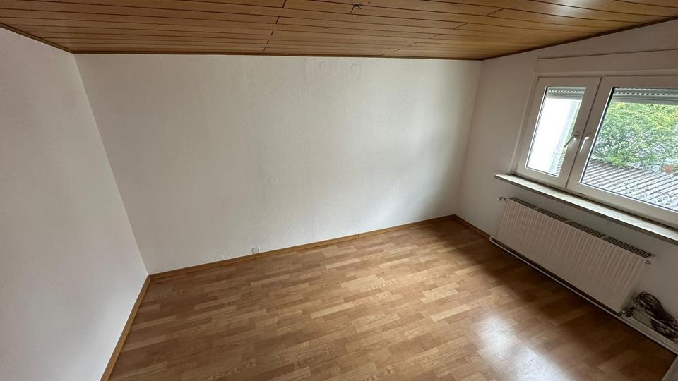 Etagenwohnung Kelsterbach - 4.5 Zimmer, 110 m&sup2;, 1.500&euro; | Angebot:27628761