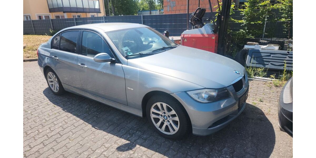 BMW 318 310.250 km 900 &euro; Büdingen 63654