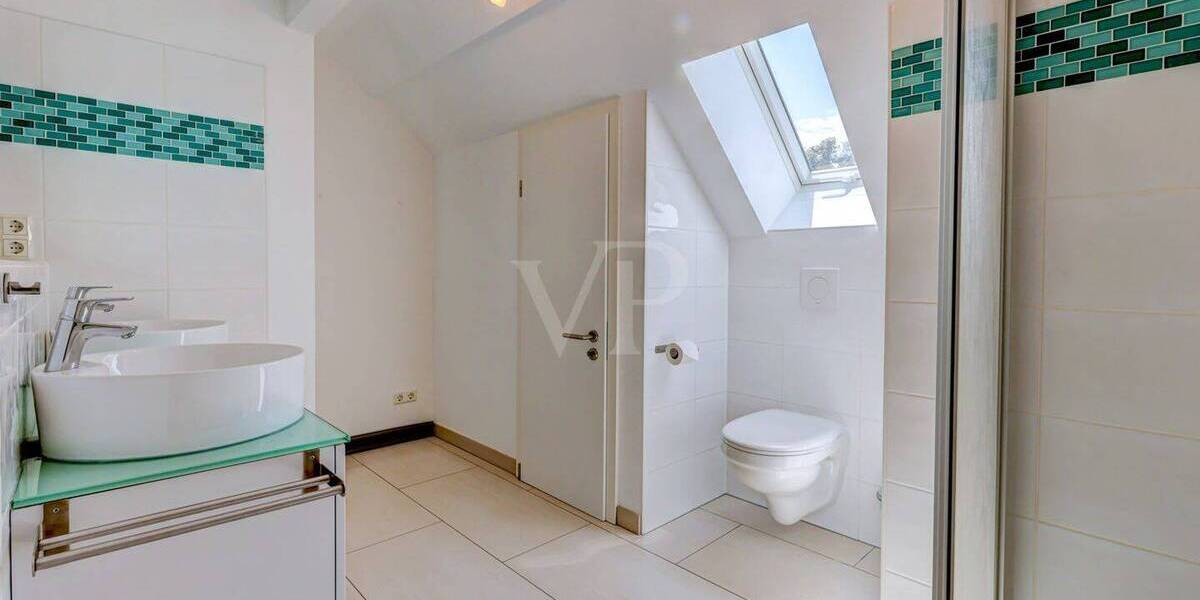 Mehrfamilienhaus, Wohnhaus Kronberg im Taunus Kronberg - 5 Zimmer, 180 m&sup2;, 2.400&euro; | Angebot:25939639